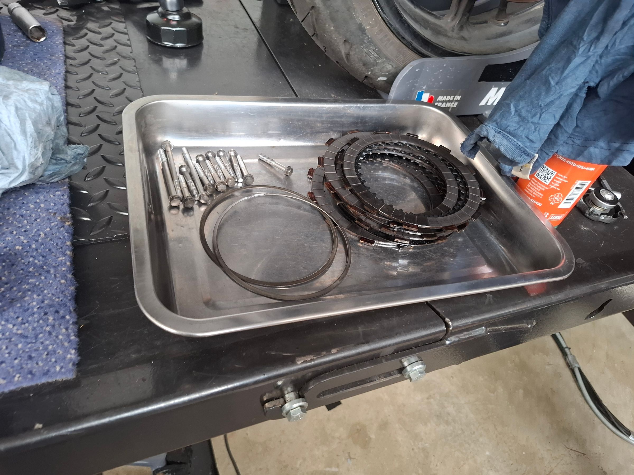 The removed clutch, which is completely glazed.