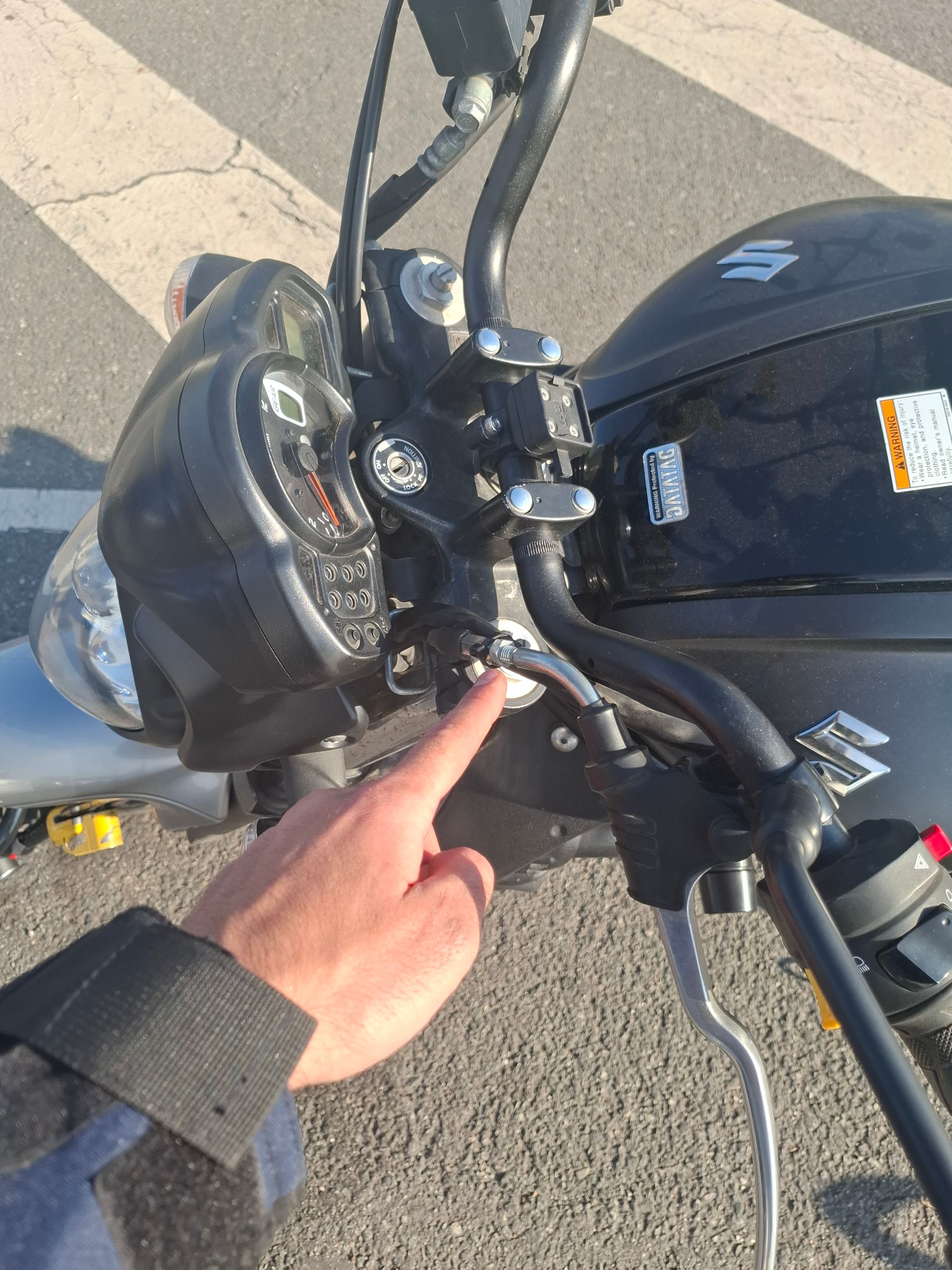 Adjusting the clutch cable on the Gladius.
